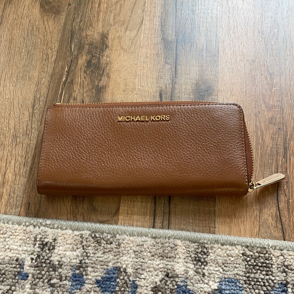 Almost brand new  Michael Kors wallet